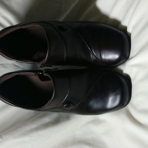 Clarks bendable brown size 7